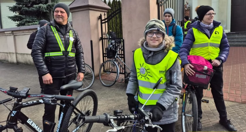 Rowerowa Droga Krzyżowa wyruszyła z Bełchowa (foto, film)