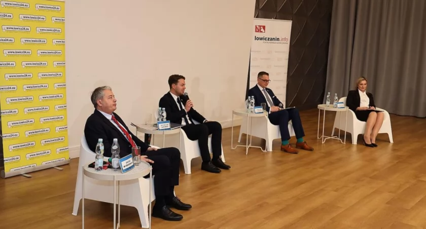 Debata kandydatów na urząd burmistrza Łowicza – SONDA (foto)
