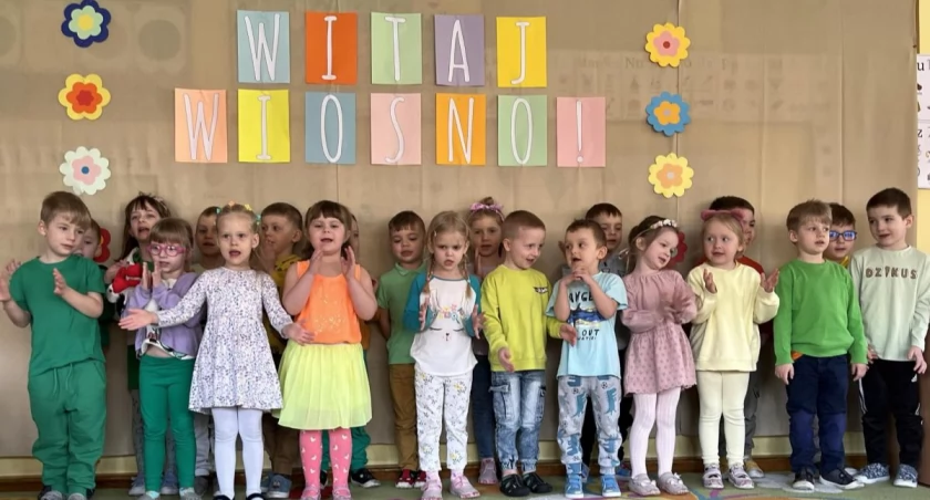 Dzieciaki ze Słoneczka śpiewająco powitały wiosnę (foto)