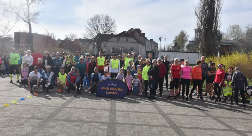 Wielkanocna edycja parkrun Łowicz. Uczestnicy gonili Zające (foto,film)