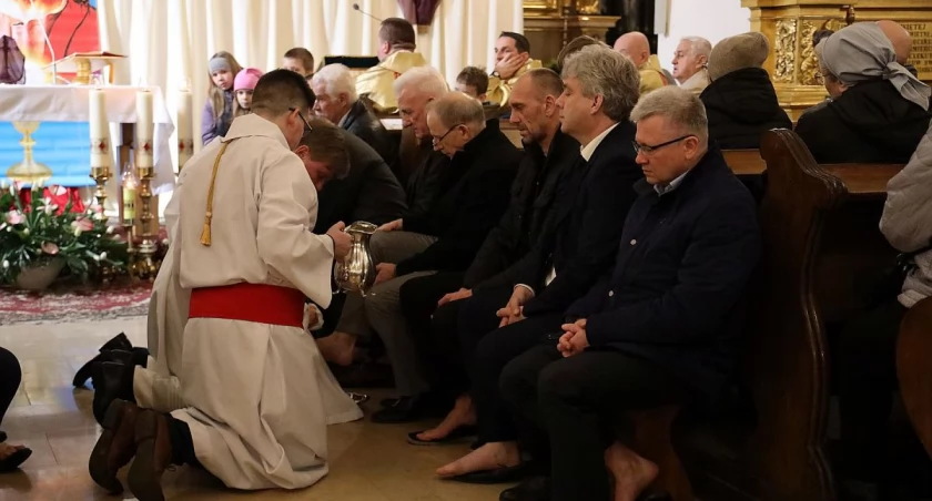 Łowicz. Msza Wieczerzy Pańskiej w katedrze (foto)