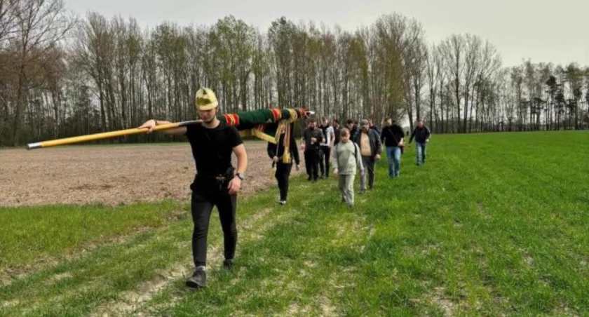Druhowie z gminy Kocierzew Płd. obchodzili okoliczne pola (foto)