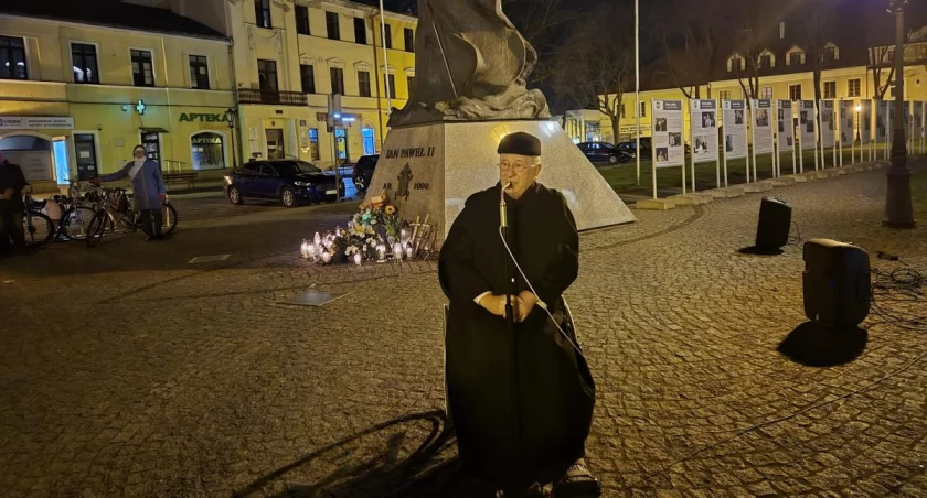 Łowicz. 19. rocznica śmierci Jana Pawła II (foto, film)