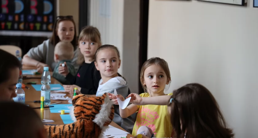 „Bajkowa sobota” w Powiatowej Bibliotece Publicznej w Łowiczu (foto)