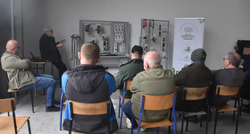Dwudniowe warsztaty dla nauczycieli w Zduńskiej Dąbrowie (foto,film)