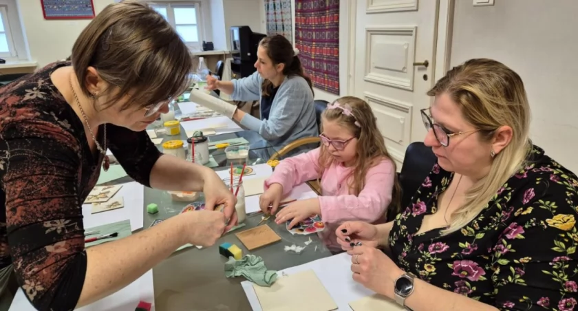 Muzeum w Łowiczu. Kameralne warsztaty decoupage dla miłośników ekologii (foto)