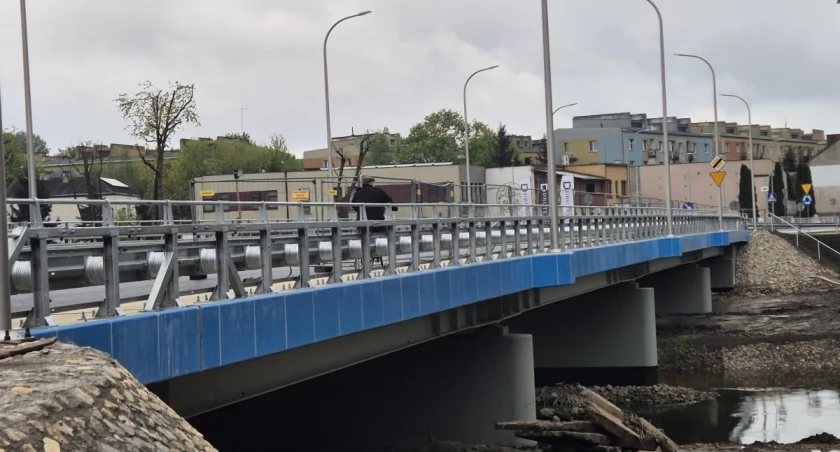 Dokładnie za miesiąc przejedziemy już nowym mostem (foto)