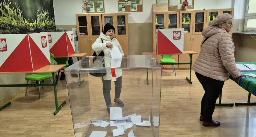 Łowicz. Trwa II tura wyborów samorządowych (foto)