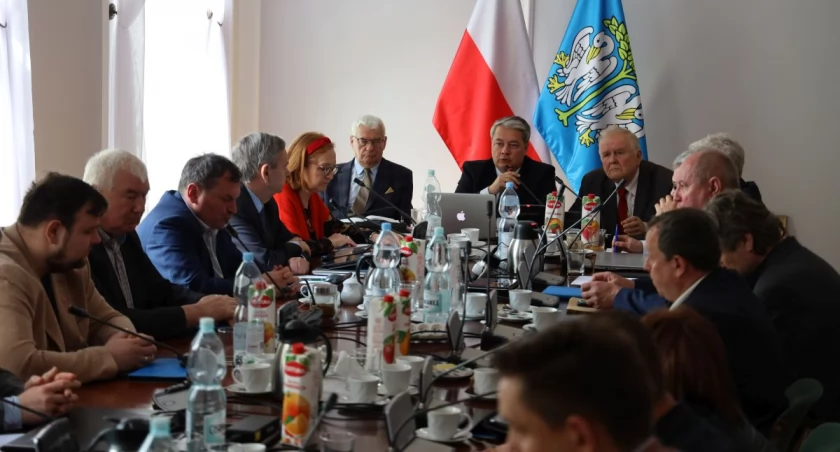 Łowicz. Trwa ostatnia sesja Rady Miejskiej kadencji 2018-2024 (foto)