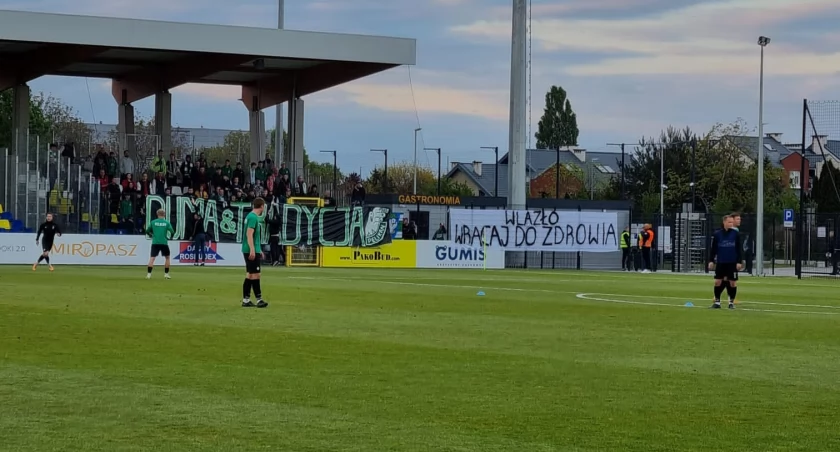 Nieudane derby dla zespołu KS Pelikan (foto)