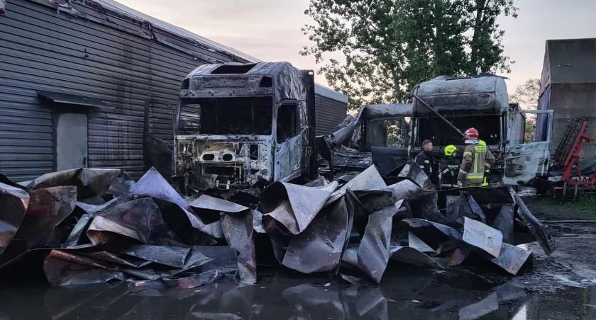 W Kocierzewie Płd. spłonęły dwa samochody ciężarowe (foto)