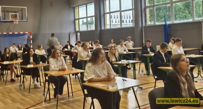 Matura 2024 w łowickim Medyku. Pierwszy dzień zmagań (foto)