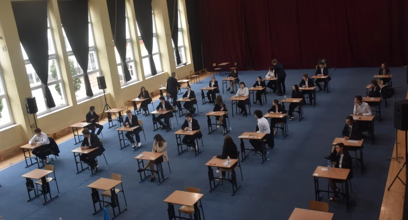 Matura 2024 w Pijarskiej. Abiturienci mierzą się dziś z językiem polskim (foto)