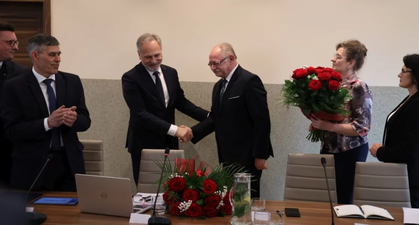 Bielawy. Pierwsza sesja Rady Gminy, wójt i radni złożyli ślubowanie (foto, film)