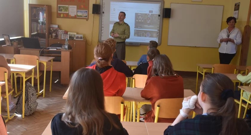 „Edukacja z wojskiem”. Uczniowie Trójki wzięli udział w programie pilotażowym (foto)