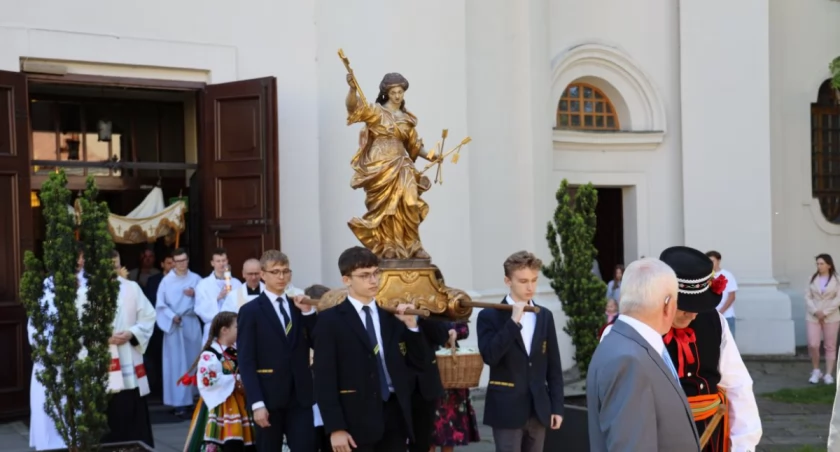 Łowicz. Odpust w kościele pijarskim ku czci Matki Bożej Łaskawej (foto, film)