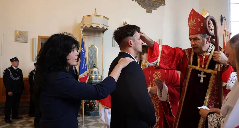 Sakrament bierzmowania w parafii pw. Świętego Ducha w Łowiczu (foto)