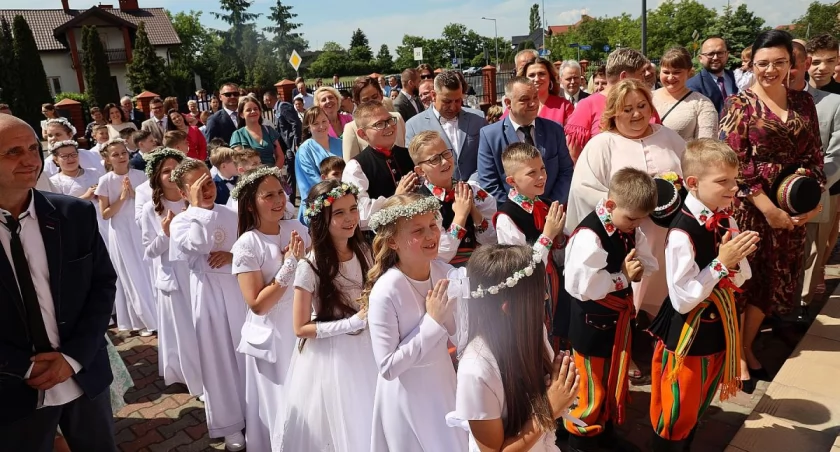 Pierwsza Komunia Święta w parafii na łowickich Bratkowicach (foto, film)