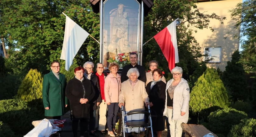 Łowicz. Nabożeństwo majowe na Korabce z biskupem (foto)