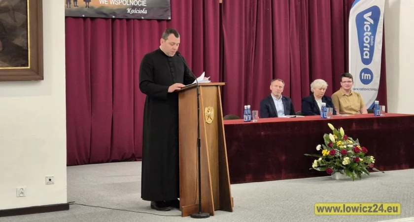 Czy da się uczyć wiary w szkole? - Sympozjum naukowe w Domu Modlitwy i Formacji w Łowiczu (foto, film)