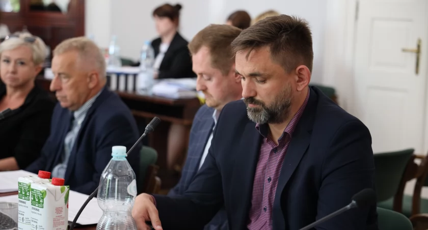 Łowicz. Diety radnych pójdą w górę? Gorąca dyskusja na sesji (foto) AKTUALIZACJA