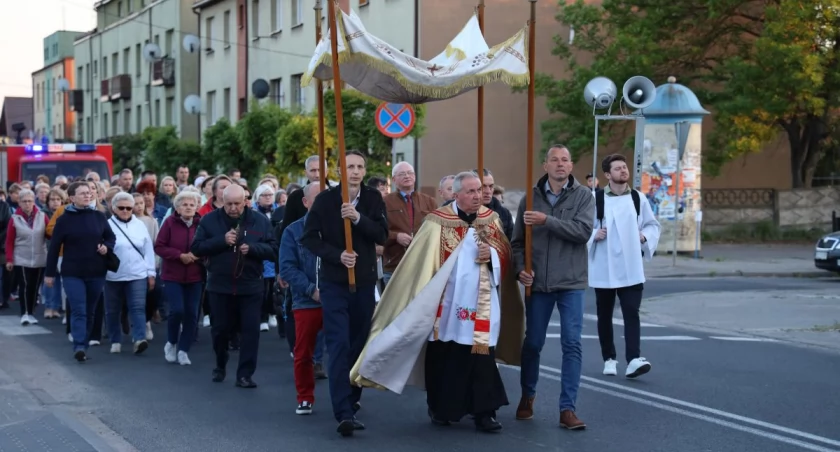 Łyszkowice. Procesja z relikwiami św. Andrzeja Boboli (foto, film)