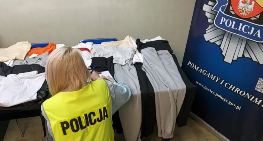 Policjanci zabezpieczyli ponad 1000 sztuk podrobionej odzieży i zabawek