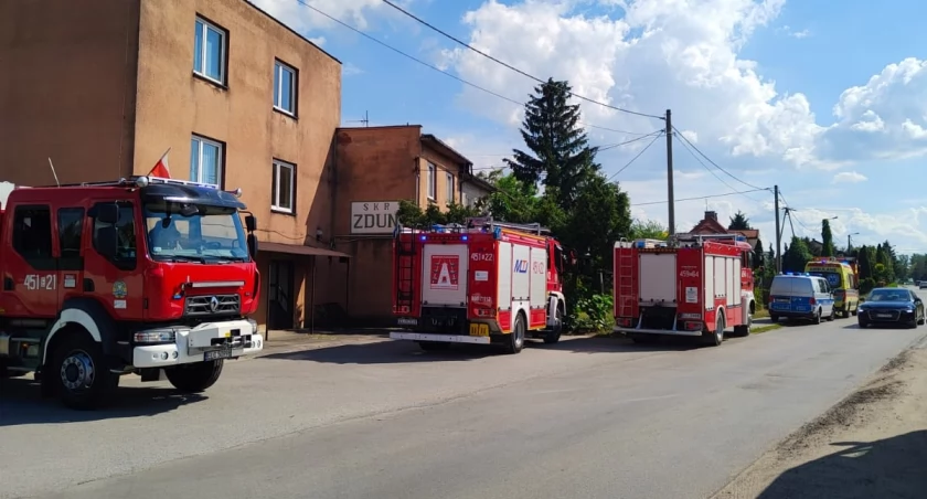 Chwile grozy w Zdunach! Groził, że wysadzi budynek w powietrze