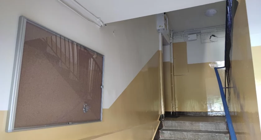 Zakończono malowanie klatek w bloku nr 3 na os. Broniewskiego w Łowiczu (foto)
