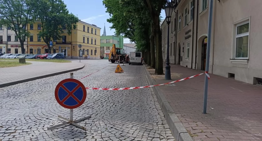 Utrudnienia w ruchu na Starym Rynku w Łowiczu (foto)