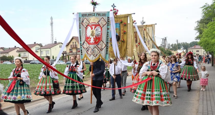 Procesja Bożego Ciała w parafii pw. Św. Wawrzyńca w Kocierzewie (foto, film)