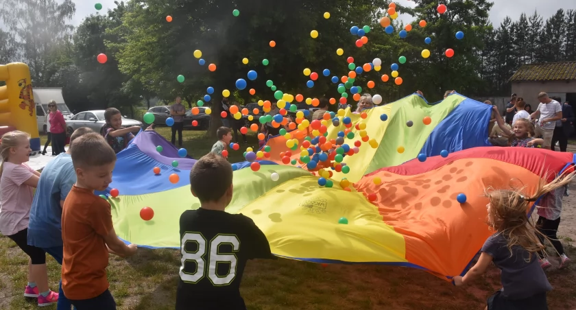 Rodzinny piknik w Szkole Podstawowej w Niedźwiadzie (foto,film)
