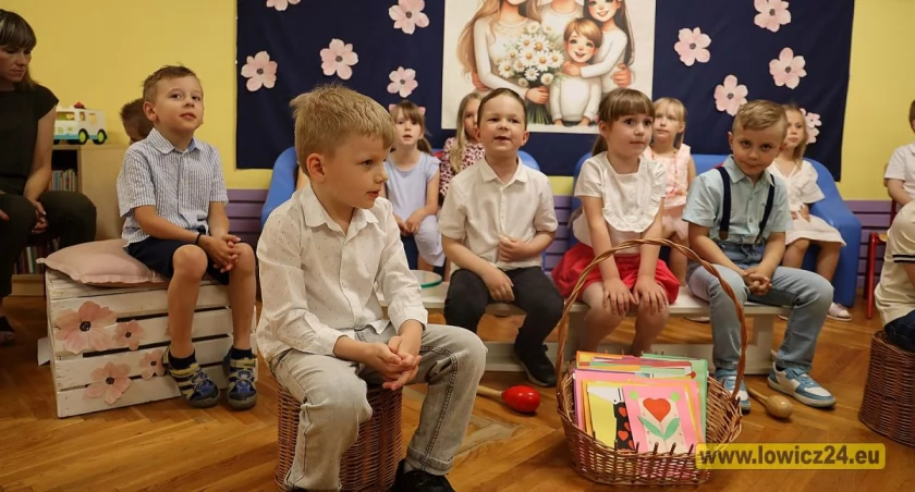 Pod Świerkami. Sówki i Mróweczki świętowały Dzień Mamy i Taty (foto, film)
