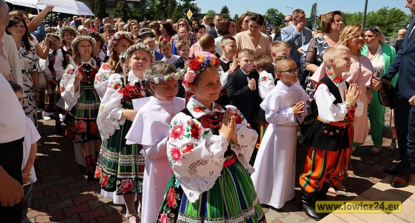 Pierwsza Komunia Święta w parafii Chrystusa Dobrego Pasterza w Łowiczu (foto, film)
