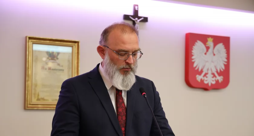Rada Powiatu Łowickiego ustaliła wynagrodzenie starosty Marcina Kosiorka