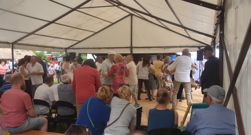 Złakowskie Boże Ciało. Do tańca przygrywa aż 10 kapel ludowych (foto, film)