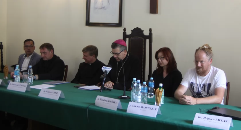 Łowicz. Cenne odkrycia w podziemiach katedry. Co znaleziono pod prezbiterium? (foto, film)