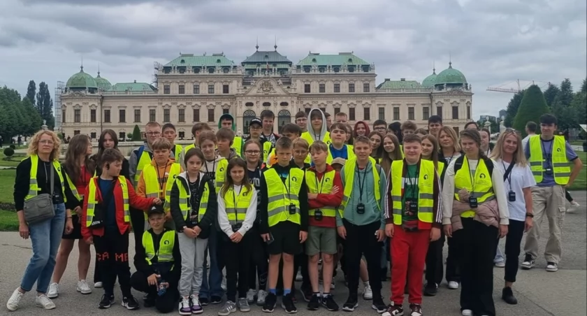 Uczniowie ze szkoły w Popowie podążali śladami Jana Pawła II (foto)