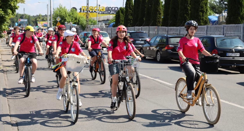Święto Roweru 2024 w Łowiczu. Ponad 100 osób uczestniczy w rodzinnym rajdzie (foto, film)