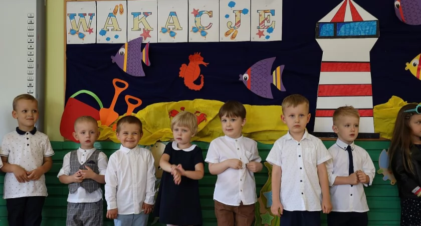 Przedszkolaki z Pod Świerkami uroczyście kończą rok szkolny (foto, film)