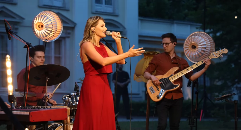 Walewice. Koncert muzyki filmowo-musicalowej „Od nocy do nocy” (foto, film)