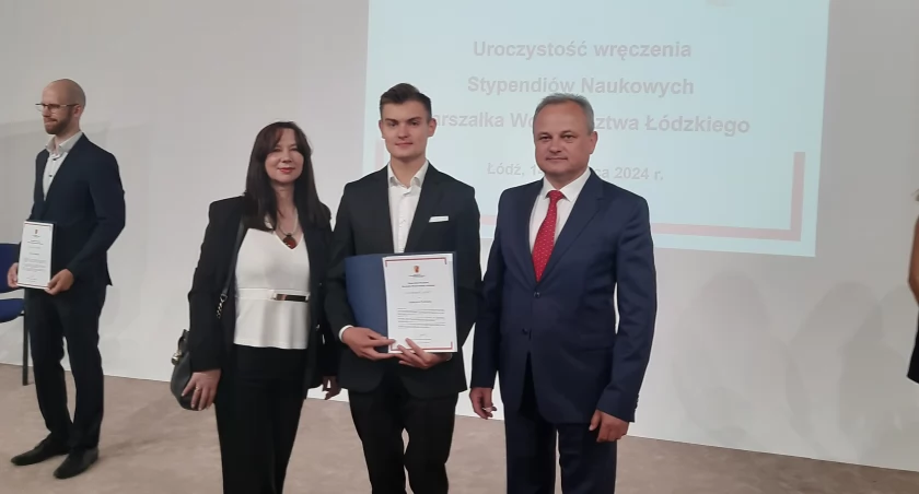Uczeń za Zduńskiej Dąbrowy wśród stypendystów Marszałka Województwa Łódzkiego (foto)