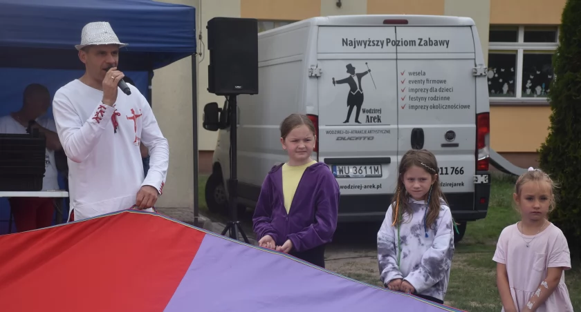 Gminny Dzień Dziecka w Niedźwiadzie (foto,film)