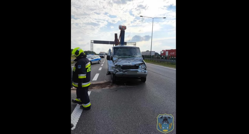 Dwa zdarzenia drogowe na A2 pod Łowiczem. Przyczyna ta sama