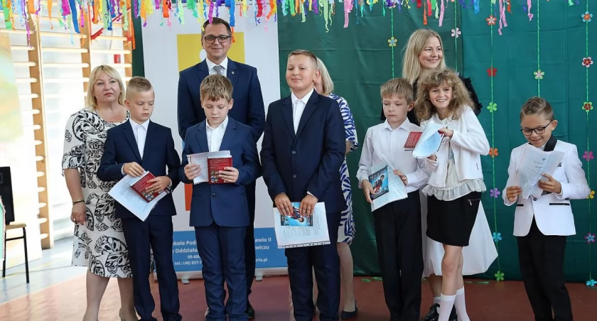 Uroczyste zakończenie roku szkolnego w SP nr 7 w Łowiczu (foto)