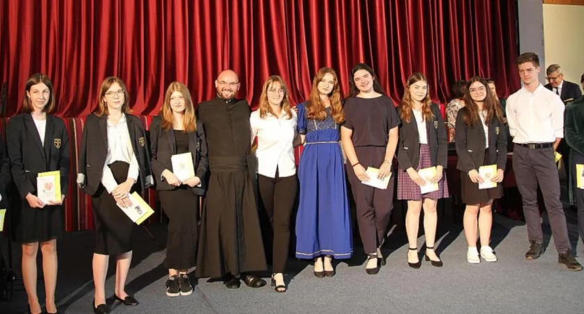 Zakończenie roku szkolnego w Pijarskich Szkołach Królowej Pokoju w Łowiczu (foto, film)