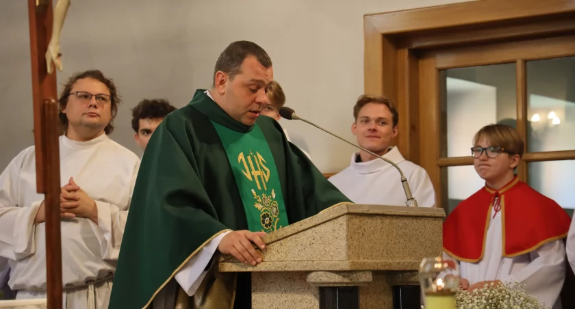 Łowicz. Pożegnanie ks. Romana Sękalskiego w parafii na Korabce (foto, film)