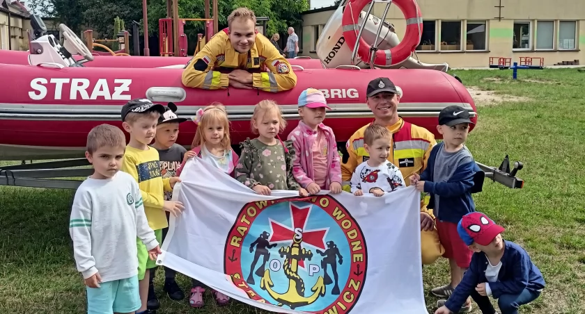Strażacy z wizytą w przedszkolu integracyjnym Pod Świerkami (foto)