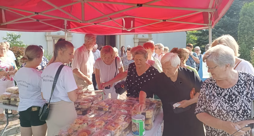 Bełchów/Nieborów/Łyszkowice. Charytatywny kiermasz ciast dla Kubusia (foto)