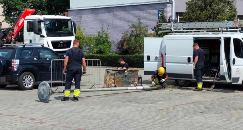 Czy latarnie z os. Dąbrowskiego zniknęły na stałe? (foto)